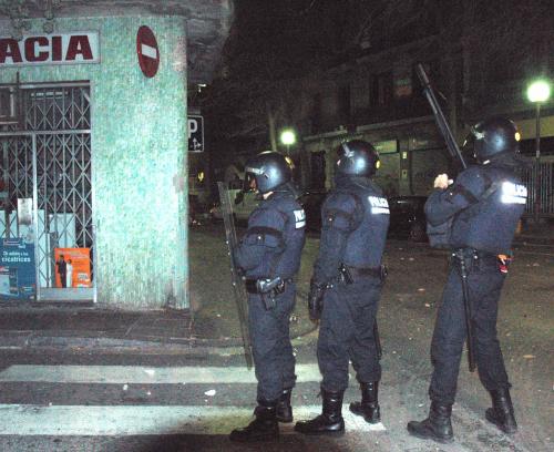 Fotografia de Jordi Sabater - Galeria Fotografica: macrobotellon barcelona - Foto: 