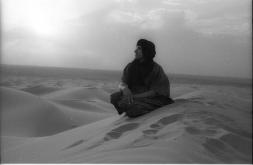 Fotografia de Susanne - Galeria Fotografica: Marruecos - Foto: nomade sentado en las dunas
