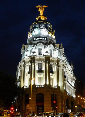 Fotografia de enzo - Galeria Fotografica: madrid madrid por la noche - Foto: edificio de la calle gran via de madrid