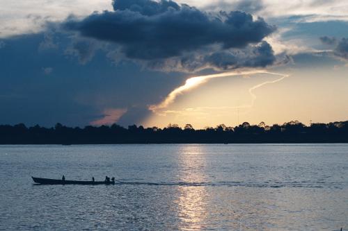 Fotografia de jason Acero - Galeria Fotografica: Amazonas 1 - Foto: Atardecer Amazonico.