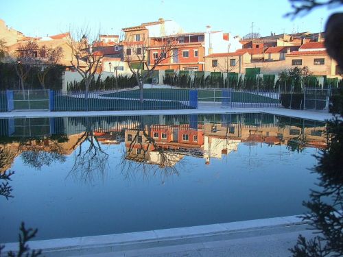 Fotografia de lekeleke - Galeria Fotografica: variadas - Foto: Reflejos en la piscina.