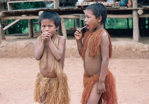 Fotografia de jason Acero - Galeria Fotografica: Nios Amazonicos. - Foto: Nios Yaguas