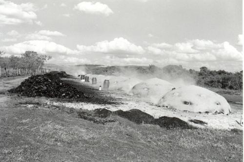 Fotografia de Paulo Rezende - Galeria Fotografica: Entre o Cu e a Terra - Foto: Carvoaria - Sacramento-Brasil