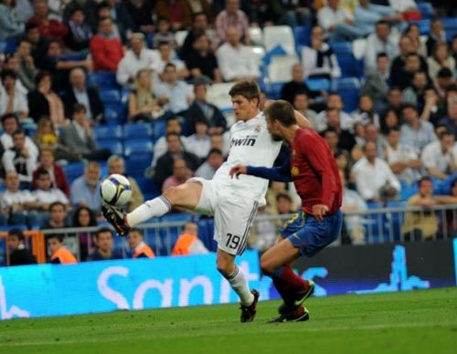 Fotografia de PhotosGeni - Galeria Fotografica: Real Madrid-Barcelona 2-5-2009 - Foto: HUNTELAAR