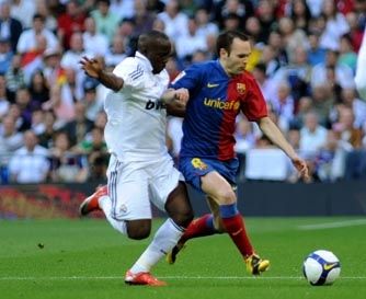 Fotografia de PhotosGeni - Galeria Fotografica: Real Madrid-Barcelona 2-5-2009 - Foto: INIESTA