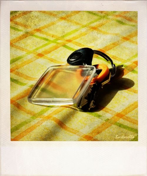 Fotografia de Bartorello - Galeria Fotografica: Por Soria con Polaroid - Foto: Las llaves de Guijosa