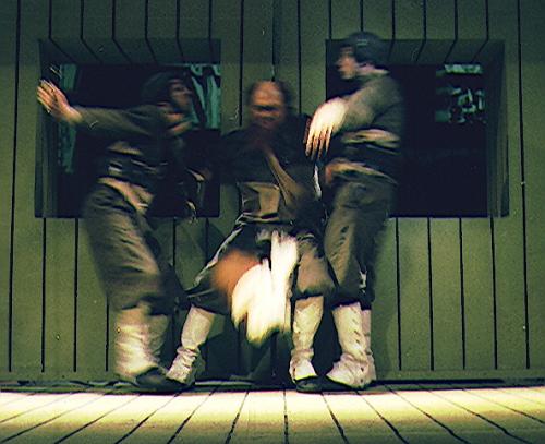 Fotografia de Michelle Zurita - Galeria Fotografica: Teatro - Foto: Un hombre es un hombre