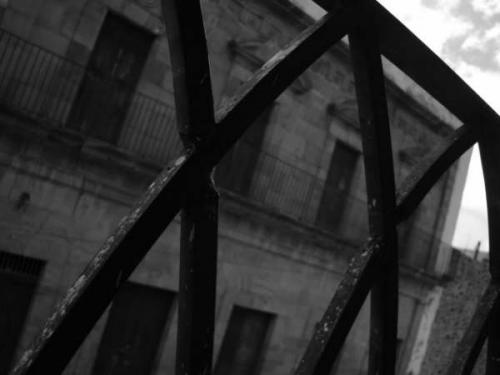 Fotografia de baRbiEzo0m - Galeria Fotografica: sentid0o encontrad0o - Foto: entre rejas