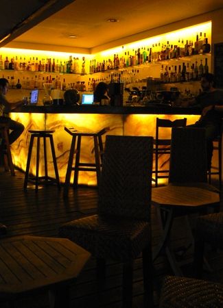 Fotografia de Oswaldo Villasuso - Galeria Fotografica: Fashion - Foto: Bar de Noche playa