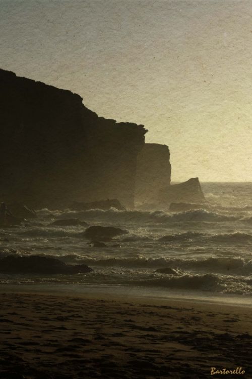 Fotografia de Bartorello - Galeria Fotografica: Playas texturadas - Foto: A la sombra del acantilado