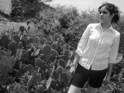 Fotografia de RENATO RODRIGUEZ BARUCH - Galeria Fotografica: ADRIANA - Foto: BUSQUEDA HERIDA