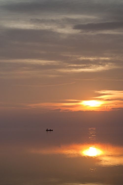 Fotografia de Mireia Canicio - Galeria Fotografica: LUCES - Foto: ALL A LO LEJOS