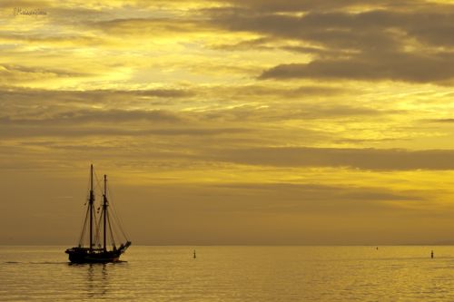 Fotografia de Mireia Canicio - Galeria Fotografica: LUCES - Foto: BUQUE ESCUELA