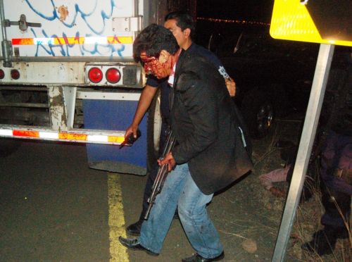 Fotografia de Leo Gonzlez - Galeria Fotografica: ataque a secretaria de Seguridad de Michoacn - Foto: 