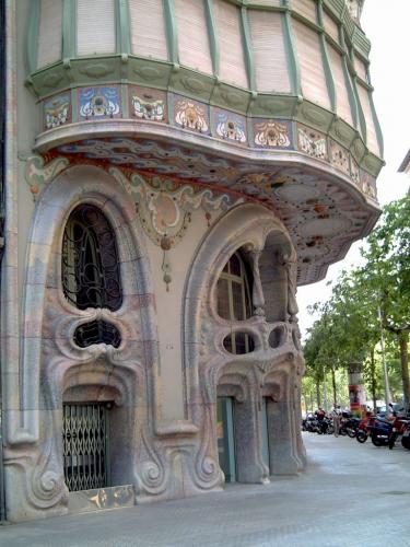 Fotografia de Carlos Lorenzo - Galeria Fotografica: Architectura de Barcelona - Foto: Casa Comalat: Fachada Posterior