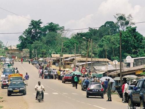 Fotografia de �ngel G� Exp�sito - Galeria Fotografica: Contrit�. Luces y colores de Guinea Ecuatorial - Foto: Mercado en la frontera