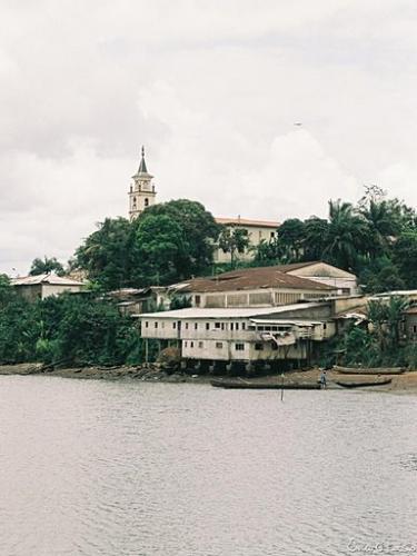 Fotografia de �ngel G� Exp�sito - Galeria Fotografica: Contrit�. Luces y colores de Guinea Ecuatorial - Foto: Kogo desde el cayuco