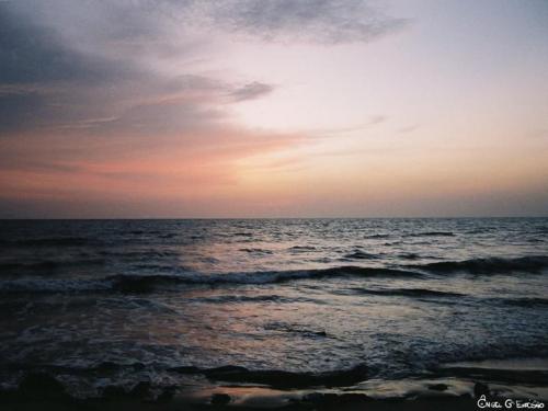 Fotografia de �ngel G� Exp�sito - Galeria Fotografica: Contrit�. Luces y colores de Guinea Ecuatorial - Foto: Bata duerme