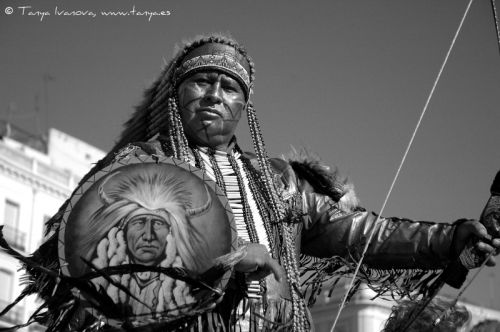 Fotografia de Tanya - Galeria Fotografica: Artistas callejeros de Madrid - Foto: El jefe indio