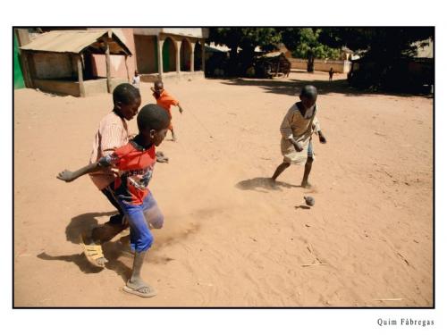 Fotografia de quim fotograf - Galeria Fotografica: Una visi�n de �frica - Foto: Disfrutando del f�tbol