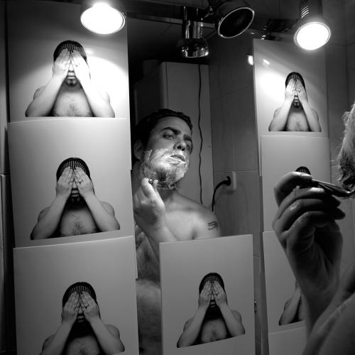 Fotografia de El Selenita - Galeria Fotografica: Publishing - Foto: Afeitandose