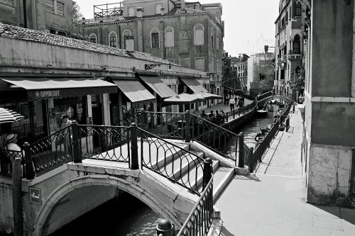 Fotografia de Jason Acero - Galeria Fotografica: Venecia B y N. - Foto: Puente y canal