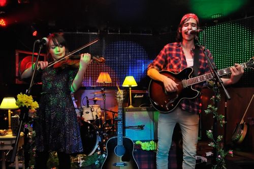 Fotografia de Mariano Regidor - Galeria Fotografica: Publicaciones Conciertos - Foto: Hola A Todo El Mundo