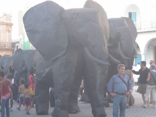 Fotografia de Wichy - Galeria Fotografica: La Habana - Foto: Elefantes por la Habana