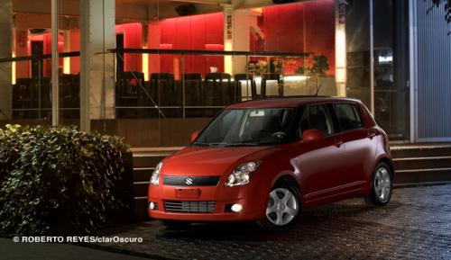 Fotografia de claroscuro - Galeria Fotografica: autos - Foto: swift rojo