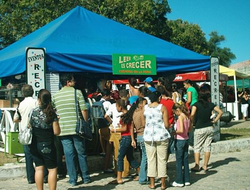 Fotografia de RCBaez - Galeria Fotografica: Habana a diestra pero sobre todo a siniestra - Foto: Leer es crecer