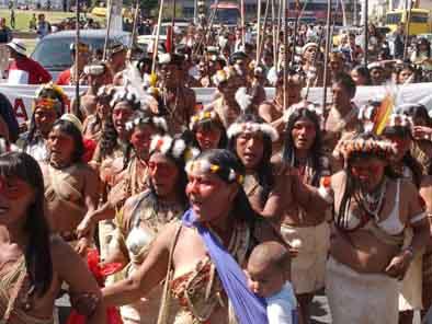 Fotografia de Fredy Constante - Galeria Fotografica: HUAORANIS EN LA CIUDAD - Foto: HUAORANI EN LA CIUDAD