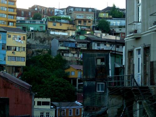 Fotografia de hanuman - Galeria Fotografica: valparaiso rincones - Foto: cerro,,,   mm nose,, pero al frente d carampangue