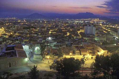 Fotografia de JOSE JOAQUIN PEREZ SORIANO - Galeria Fotografica: Ciudades mgicas - Foto: Petrer. Los vecinos