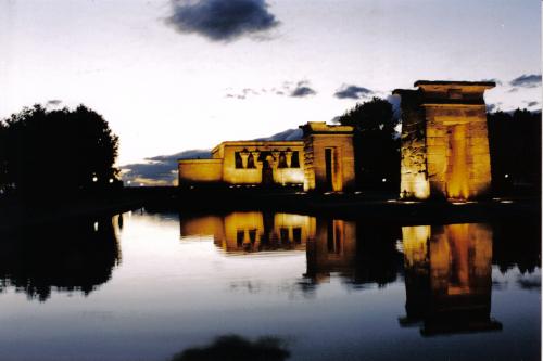 Fotografia de Jos Grande - Galeria Fotografica: Luz y arquitectura - Foto: Templo de Debod al atardecer