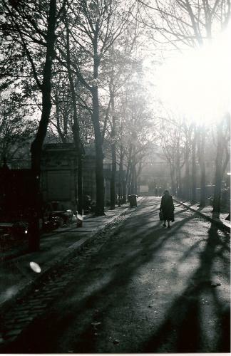 Fotografia de alma - Galeria Fotografica: paris - Foto: ancianita en el cementerio