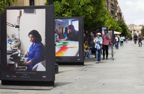 Fotografia de Claudio del Campo - Galeria Fotografica: Exposicion sobre artesanos de Sevilla - Foto: MARTA BORRERO