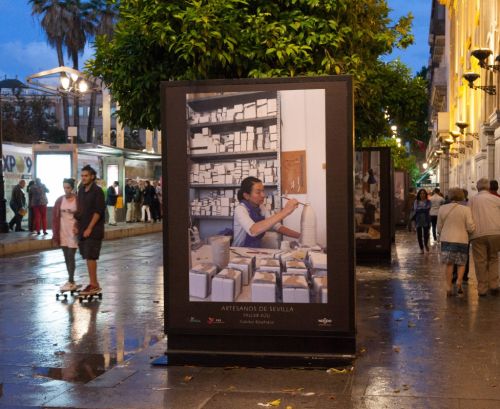 Fotografia de Claudio del Campo - Galeria Fotografica: Exposicion sobre artesanos de Sevilla - Foto: Yukiko Kitahara