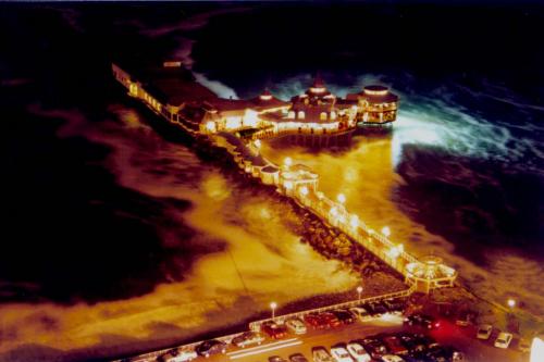 Fotografia de IMAGENES - Galeria Fotografica: Paisajes y Panoramicas - Foto: Restaurant en el mar de Miraflores, Lima PERU