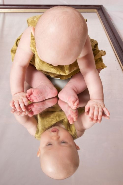 Fotografia de Fotodetalle - Galeria Fotografica: Sesin fotogrfica con espejo - Foto: Mirando mi reflejo