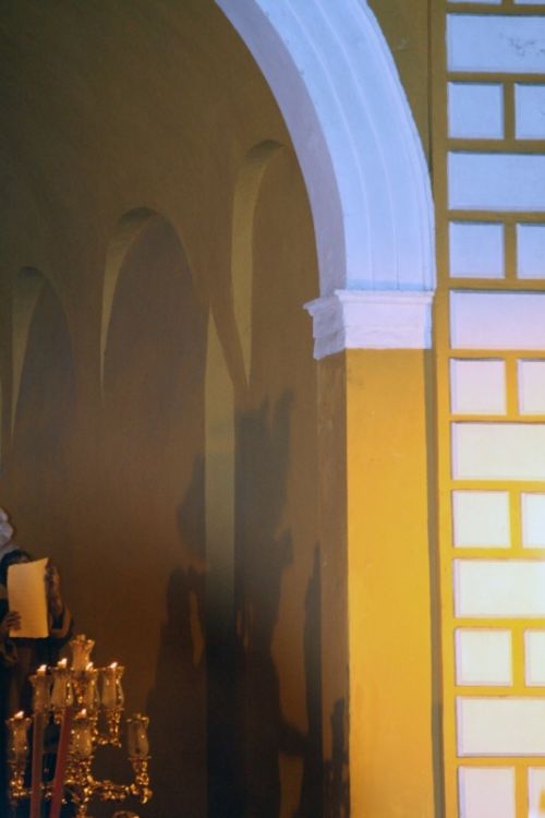 Fotografia de fotololo - Galeria Fotografica: SEMANA SANTA SEVILLA 2009 - Foto: macarena y su arco