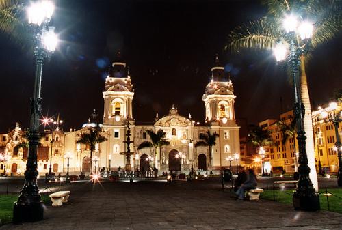 Fotografia de Jos Garay - Galeria Fotografica: Lima Nocturna - Foto: Plaza de Armas iluminada
