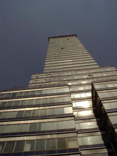 Fotografia de Juls - Galeria Fotografica: EDIFICIOS DE MEXICO - Foto: TORRE LATINO CON FONDO DE SMOG