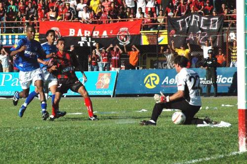 Fotografia de Luis Robayo - Galeria Fotografica: Ccuta Deportivo, ms que un equipo de futbol - Foto: Enfrentando a Millonarios.