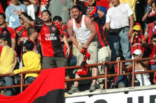 Fotografia de Luis Robayo - Galeria Fotografica: Ccuta Deportivo, ms que un equipo de futbol - Foto: Enfrentando a Millonarios.