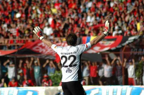 Fotografia de Luis Robayo - Galeria Fotografica: Ccuta Deportivo, ms que un equipo de futbol - Foto: Enfrentando a Millonarios.