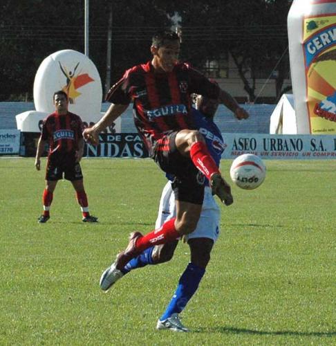 Fotografia de Luis Robayo - Galeria Fotografica: Ccuta Deportivo, ms que un equipo de futbol - Foto: Enfrentando a Millonarios.