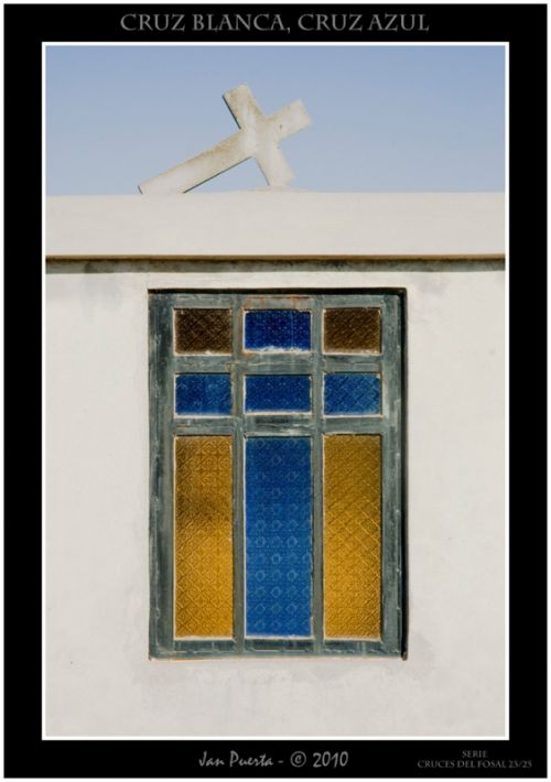 Fotografia de janpuerta - Galeria Fotografica: Cruces del fosal - Foto: Cruz azul y blanca
