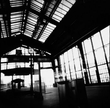 Fotografia de FOTOLATERAS - Galeria Fotografica: BERLIN. CIUDADES ENLATADAS - Foto: estacion friedrichstrasse