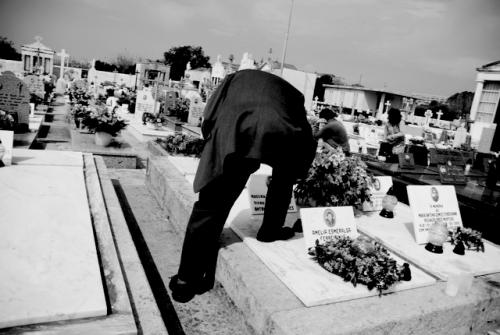 Fotografia de kaskais - Galeria Fotografica: Viva la Muerte - Foto: Pe na cova