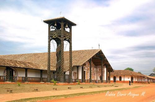 Fotografia de Rubn Daro Azogue - Galeria Fotografica: PUEBLOS DE BOLIVIA - Foto: IGLESIA DE CONCEPCIN, BOLIVIA